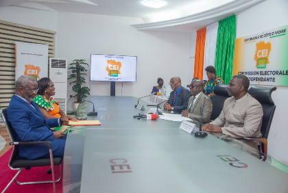 Présidentielle 2025 : Simone Ehivet Gbagbo dépose son dossier de candidature à la CEI