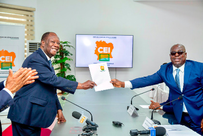 Présidentielle 2025 : Dépôt de candidature  d'Alassane Ouattara à la CEI