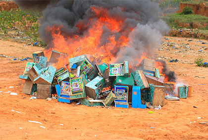 Lutte contre les pratiques illégales: Action de destruction de machines à sous physiques illicites des jeux de hasard illégaux à Abidjan