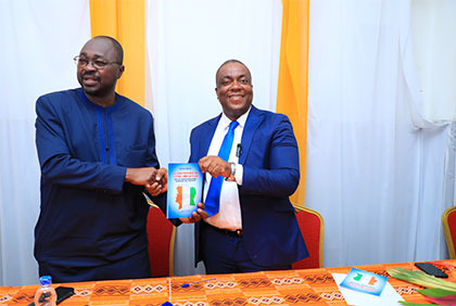 Littérature: Dédicace du Livre ''Crépuscule de l'État employeur...'' de Michel Beta