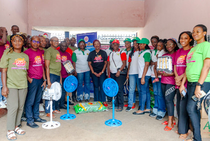 Camp Zoé : L’ONG Cœur Glorieux apporte un important don aux enfants en réinsertion
