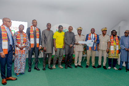 Côte d’Ivoire : la Fondation LONACI remet des écoles et des infrastructures sanitaires à plusieurs localités