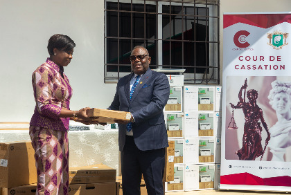 Digitalisation de la Cour de Cassation : le CEPICI et le PACA-CI/BAD remettent du matériel informatique