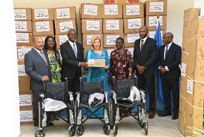 Dons du Rotary International à l'Hôpital Mère-Enfant de Bingerville