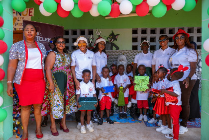  La Fondation Orange et l’ONG Yelenba – Women In Action offrent un Noël inoubliable à 134 enfants à d’Adoumanga