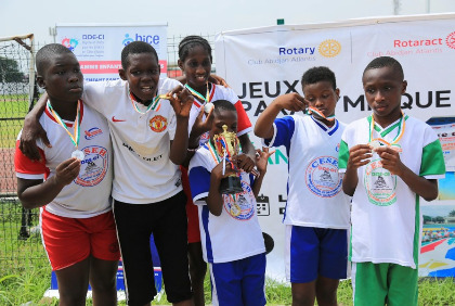 Inclusion par le sport : les enfants du Centre d’Éveil et de Stimulation des Enfants Handicapés  au cœur des Jeux Paralympiques 2025 à l’INJS de Marcory