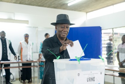 Législatives : le Président Ouattara et la Première Dame ont voté au lycée Sainte-Marie de Cocody