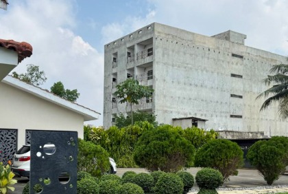 Bingerville / Abatta : des riverains s’interrogent sur la conformité d’un immeuble en construction, le propriétaire fait des précisions