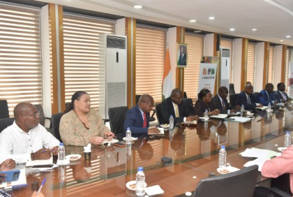 Coopération : Le Conseil du Café-Cacao expose la chaîne des opérations commerciales du café-cacao à des experts du Ministère de l’Agriculture brésilien