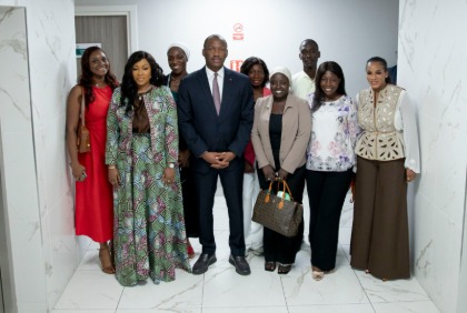 Forum de l’Insertion Professionnelle : Le Ministre Mamadou Touré échange avec les jeunes insérés et salue l’impact du programme