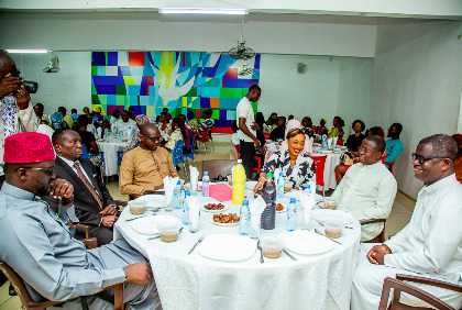 Rupture collective du jeûne : chrétiens et musulmans réunis à l’Église Saint-Jean de Cocody pour promouvoir la fraternité