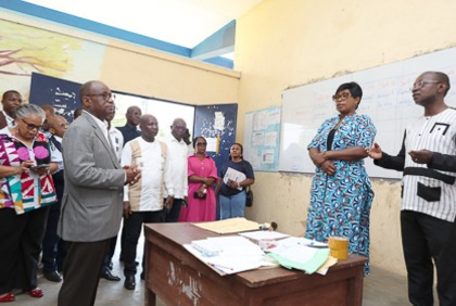 Recrutement exceptionnel de professeurs contractuels de collèges et lycées de l’enseignement secondaire général en mathématiques et physiques : 7 668 candidats composent pour 2 000 places
