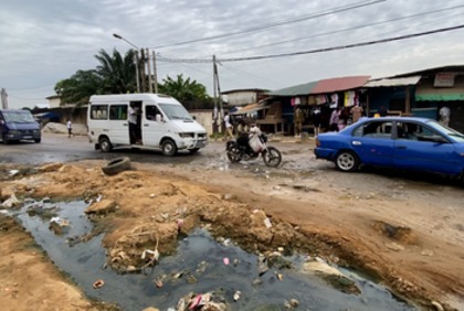 Yopougon : des routes en mauvais état dans le quartier Magasin, les usagers tirent la sonnette d’alarme