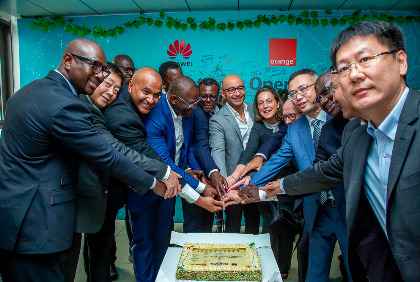 Visite des locaux du GNOC, couplée à la célébration du 10ᵉ anniversaire du Global Network Operations Center d’Orange