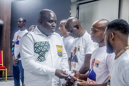 Politique : le RHDP renforce sa base militante à Cocody Riviera avec la distribution de 100 cartes