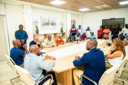 Côte d'Ivoire : Remise de dons du boxeur Michel Soro à  l'hôpital Mère-Enfant Dominique Ouattara 