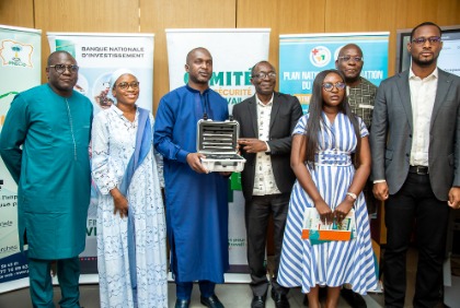 Cérémonie de remise de don au Programme National de lutte contre le cancer