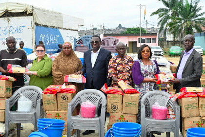 Attécoubé: La Première Dame, Madame Dominique Ouattara apporte son soutien aux familles des victimes des pluies diluviennes