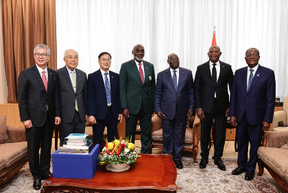 Côte d'Ivoire: le Président de l'Académie Mondiale de Taekwondo reçu par Tiémoko Meyliet KONÉ
