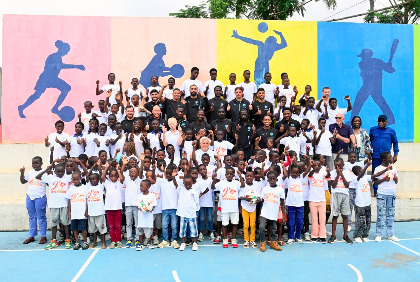 La délégation de l'Olympique de Marseille visite la Case des Enfants, le centre d'accueil de la Fondation Children Of Africa