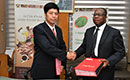 Signature d`un accord entre Le Conseil du café-cacao et la compagnie chinoise China light industry design engineering