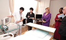 La Première Dame visite le Centre national hospitalier de la médecine globale de Tokyo