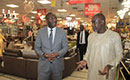 Visite du Ministre Souleymane Diarrassouba dans des surfaces de distribution dans le cadre de la première période des ventes soldes.