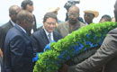 Dépot de gerbe de fleurs du SG de l `OMT et plusieurs ministres Africains du Tourisme à Bassam.