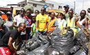 Festival Abidjan capitale du rire: opération de ramassage d`ordures