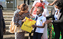 Remise de kits scolaires de l`actrice Emma Lohoues à une centaine d`enfants