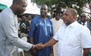 Rencontre entre le Ministre de l`artisanat Sidiki Konaté et les ferrailleurs de Koumassi.