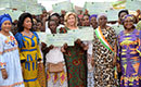 Cérémonie de remise de chèques du Fonds d`Appui aux Femmes de Côte d`Ivoire (FAFCI) et de dons aux femmes de la région du N`Zi