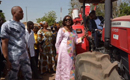 Autonomisation et cohésion sociale des jeunes de Bouna et Bouko: la Ministre Nialé KABA offre des tracteurs agricoles au nom du Chef de l`Etat