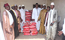 Port-bouët: Ibrahim Konaté, cadre du RDR offre des sacs de riz à la communauté musulmane