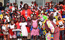 Joie de Noel : La Ministre Mariatou KONE donne le sourire à plus de 1000 Enfants démunis