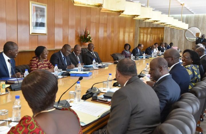 Côte d’Ivoire: le gouvernement annonce l’installation de portiques aux frontières et à l’aéroport Houphouët-Boigny