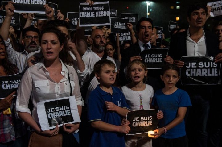Attentat à Charlie Hebdo : Grand rassemblement des journalistes ivoiriens devant l’ambassade de France à Abidjan, mardi