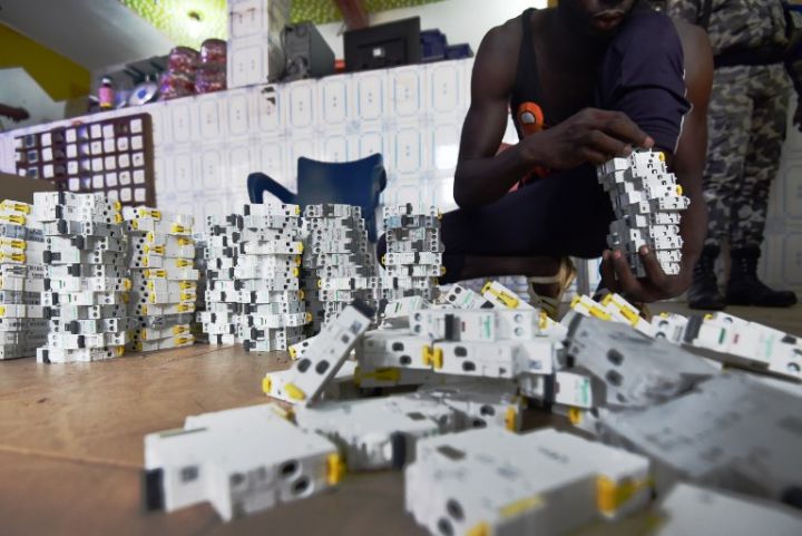Côte d’Ivoire: des milliers de pièces électriques contrefaites saisies à Abidjan