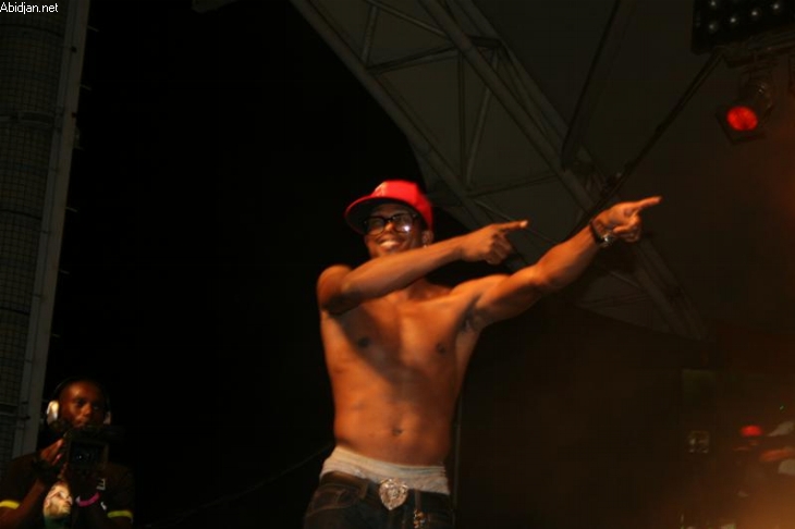 Concert au Palais de la culture Popito  affronte  Yôrôbô