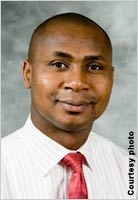 Un immigré d`Afrique croit au pouvoir du savoir: Ce nouveau venu aux États-Unis est résolu à améliorer l`enseignement au Ghana