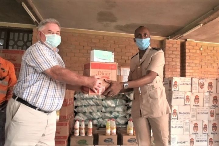 COVID-19 - Les populations vulnérables de Hiré bénéficient d’une seconde vague de dons d’une société minière