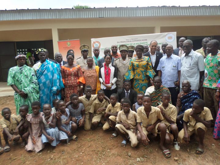La ministre Mariatou Koné livre une école réhabilitée et équipée à Assandrè (Sakassou)