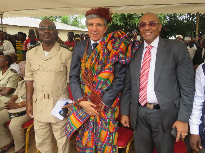Lakota: le maire Samy Merhy offre un véhicule au chef traditionnel central de la commune à son investiture