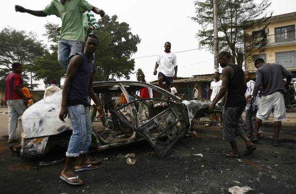 Cinq policiers et un civil tués dans de nouvelles violences à Abidjan