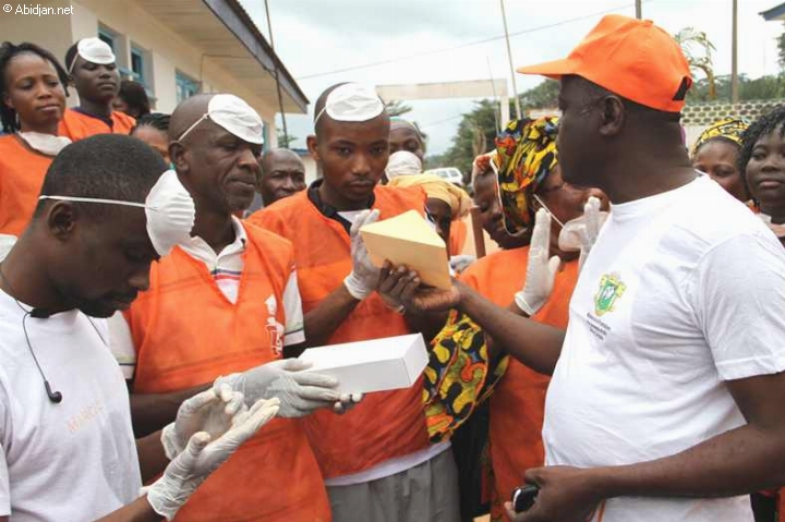 La transmission du VIH-SIDA du fait de l’alcool expliquée à des jeunes