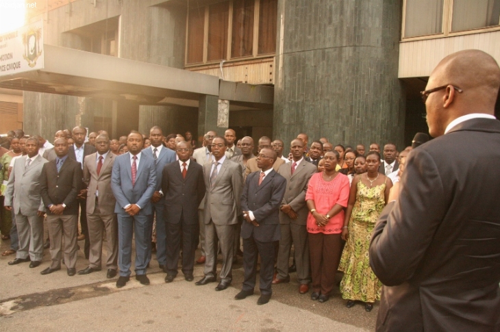 Cérémonie de Salut aux couleurs, à la Cité Administrative : Le Ministre Alain Lobognon interpelle les travailleurs Ivoiriens