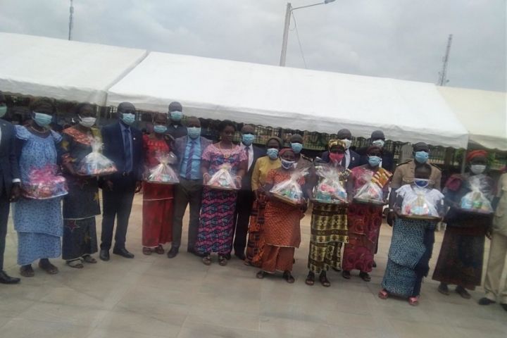 Dimba Pierre offre des kits alimentaires à 100 femmes de Tiassalé