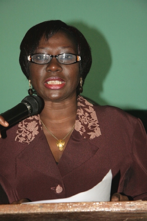 Mme Kandia Camara (ministre de l`Education nationale) : “Les examens se dérouleront du mois de septembre au mois d`octobre 2011”/ Reprise des cours dans les zones Cno et Sud du pays