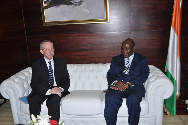 Le Sous-secrétaire général de l’ ONU aux opérations de maintien de la paix, Edmond Mulet en visite en Côte d ’ Ivoire