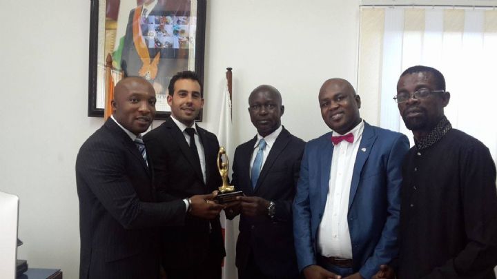 Gala IVOIRE BUILDERS 2017 : Khodor BOURGI, Prix meilleur investisseur réceptionne son trophée